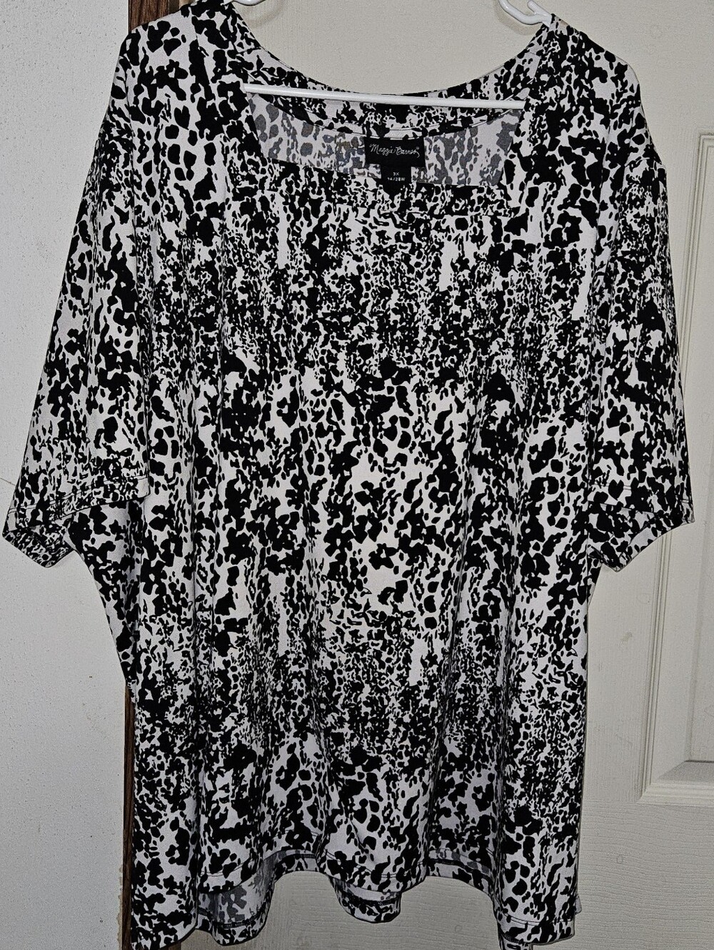 Maggie Barnes 3X Black White Abstract Animal Print Tunic Top 26/28W